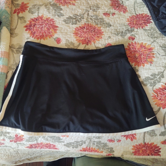 Nike tennis/pickleball skirt short, Black,L - Picture 2 of 4